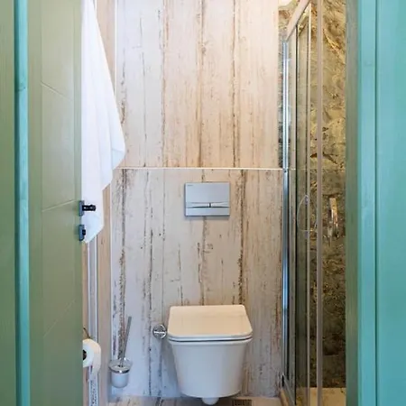 Rain And Food Μαρμαρίς