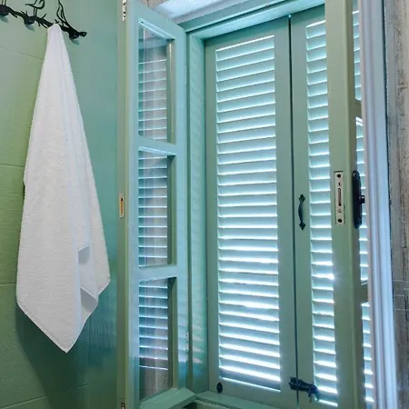 Rain And Food Μαρμαρίς